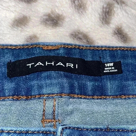 Women’s Tahari Jeans - Picture 3 of 5